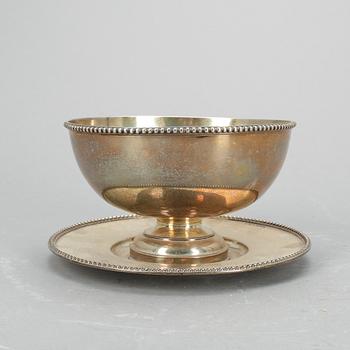 SÅSSKÅL, silver, Gustaf Möllenborg Feron, Stockholm 1876. Vikt ca 440 gram.