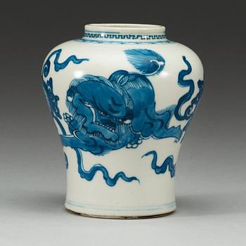 A blue and white Transitional jar, 17th Century.