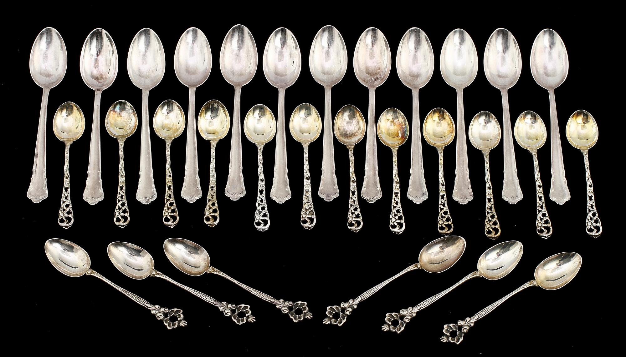 PARTI SILVER, 43 delar, silver, bl.a. GEWE, 1800/1900-tal. Total vikt 544 g.