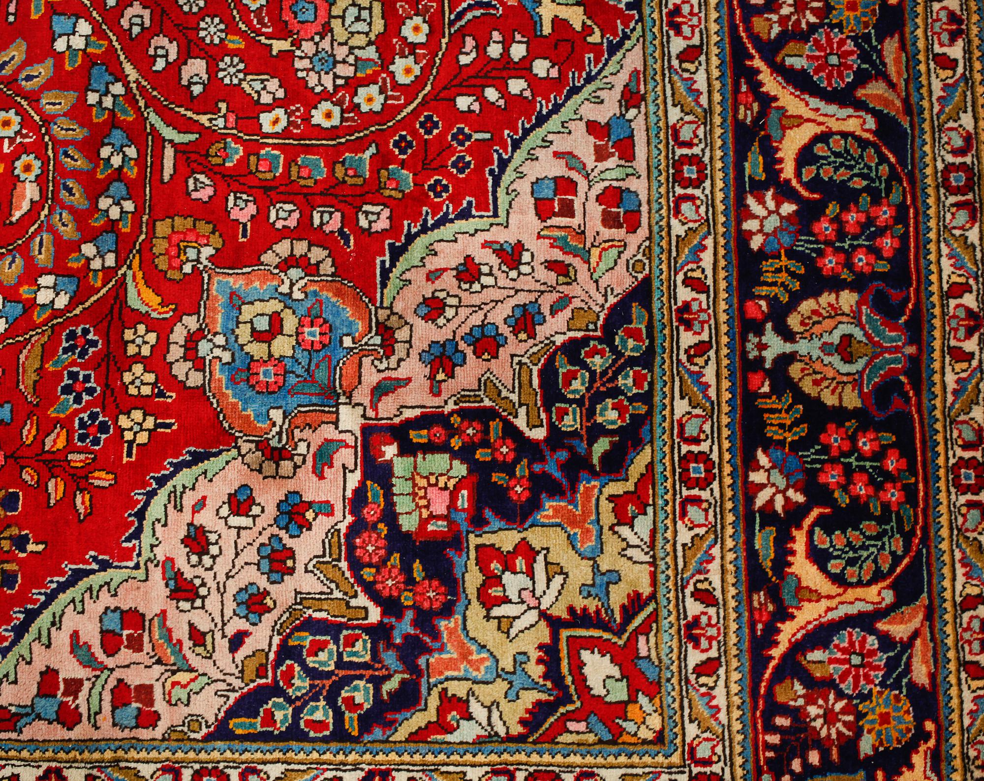 MATTA, Täbris, 390 x 300 cm.