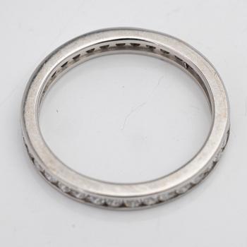 Wedding band, 18K white gold with brilliant-cut diamonds.
