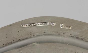 TALLRIKAR, ett par, silver, rokokostil. P Erlandsson. Kristianstad 1910. Tot ca 1490 gr.