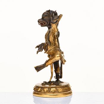 BJÖRNHÖVDAD DAKINI, patinerad kopparlegering. Tibetokinesisk, sent 1700-tal/omkring 1800.