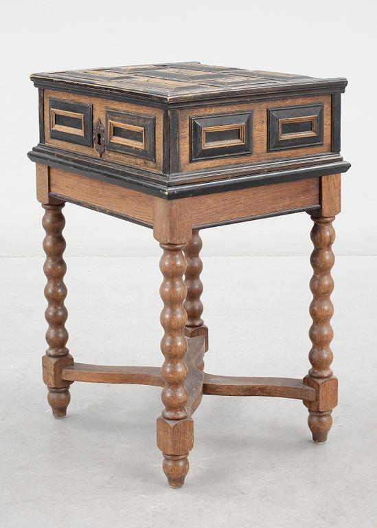 SKRIN på BENSTÄLLNING, barock, 1700-tal.