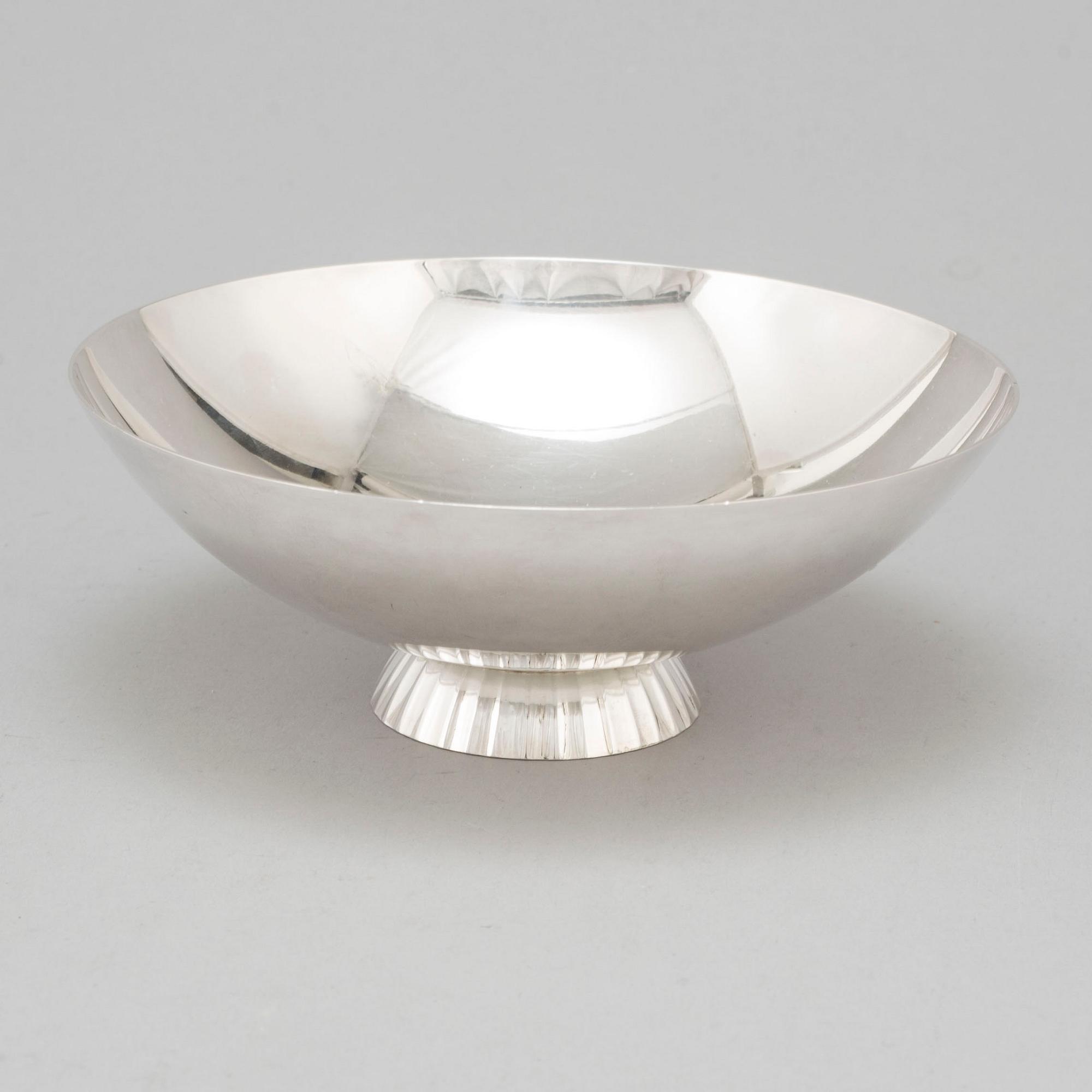 SIGVARD BERNADOTTE, a sterling silver bowl from Georg Jensen & Wendel A/S, Denmark.