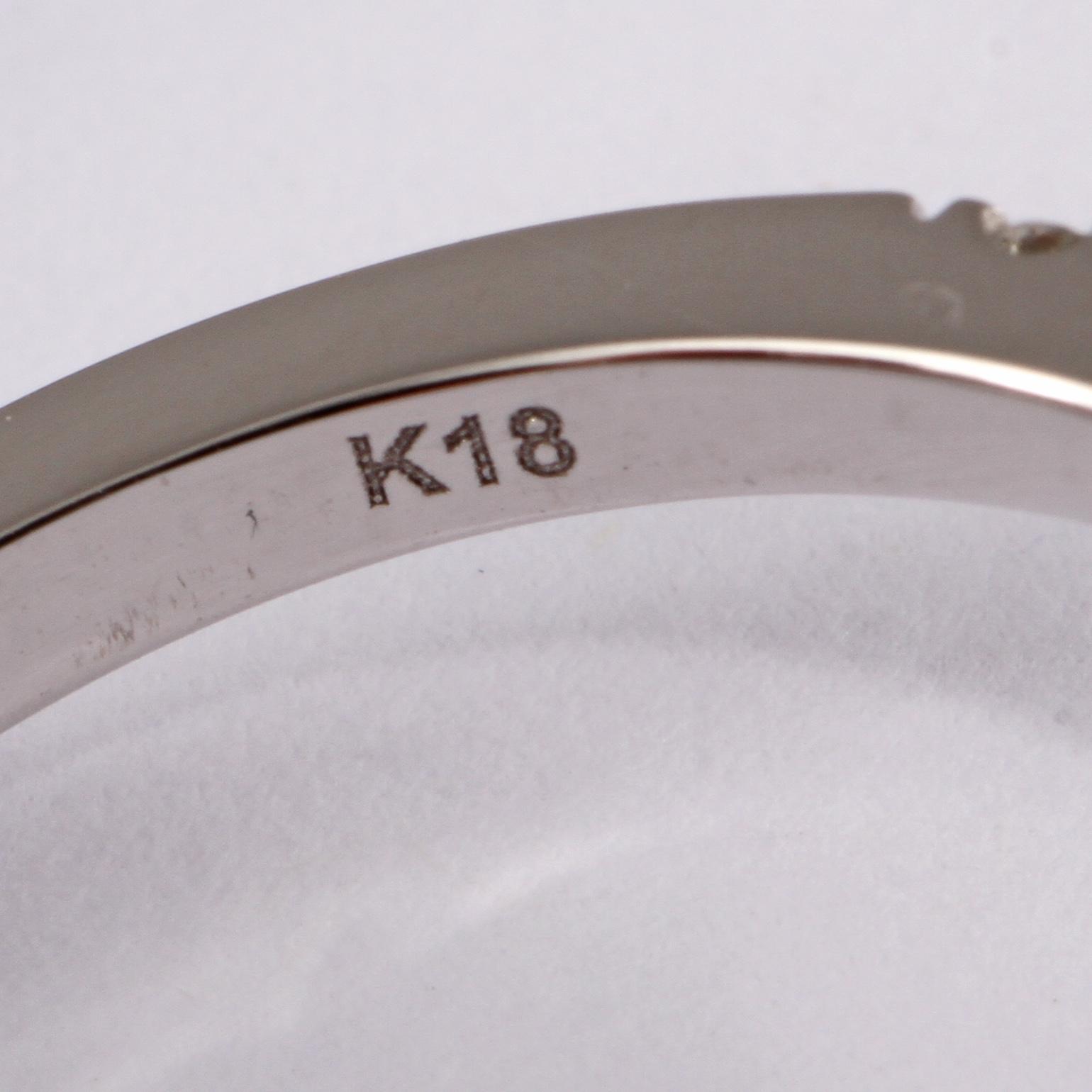 RING, 18k vitguld med 76 briljantslipade och 71 baguettslipade diamanter, totalt 1.34 ct. Vikt 5 g.