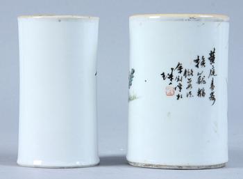 PENSELVASER, 2 st, porslin, Kina, 1900-tal.