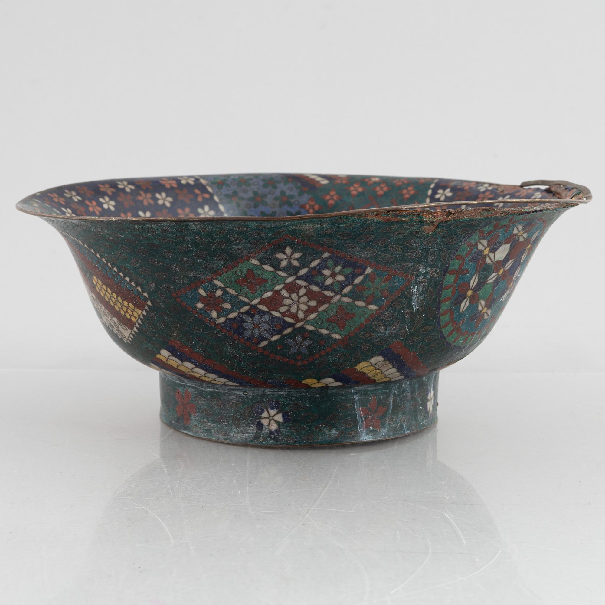 A Japanese closonne bowl, Edo.