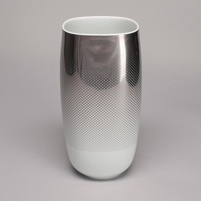 MALJAKKO, posliinia, design Timo Sarpaneva, numeroitu 66/499, Rosenthal.