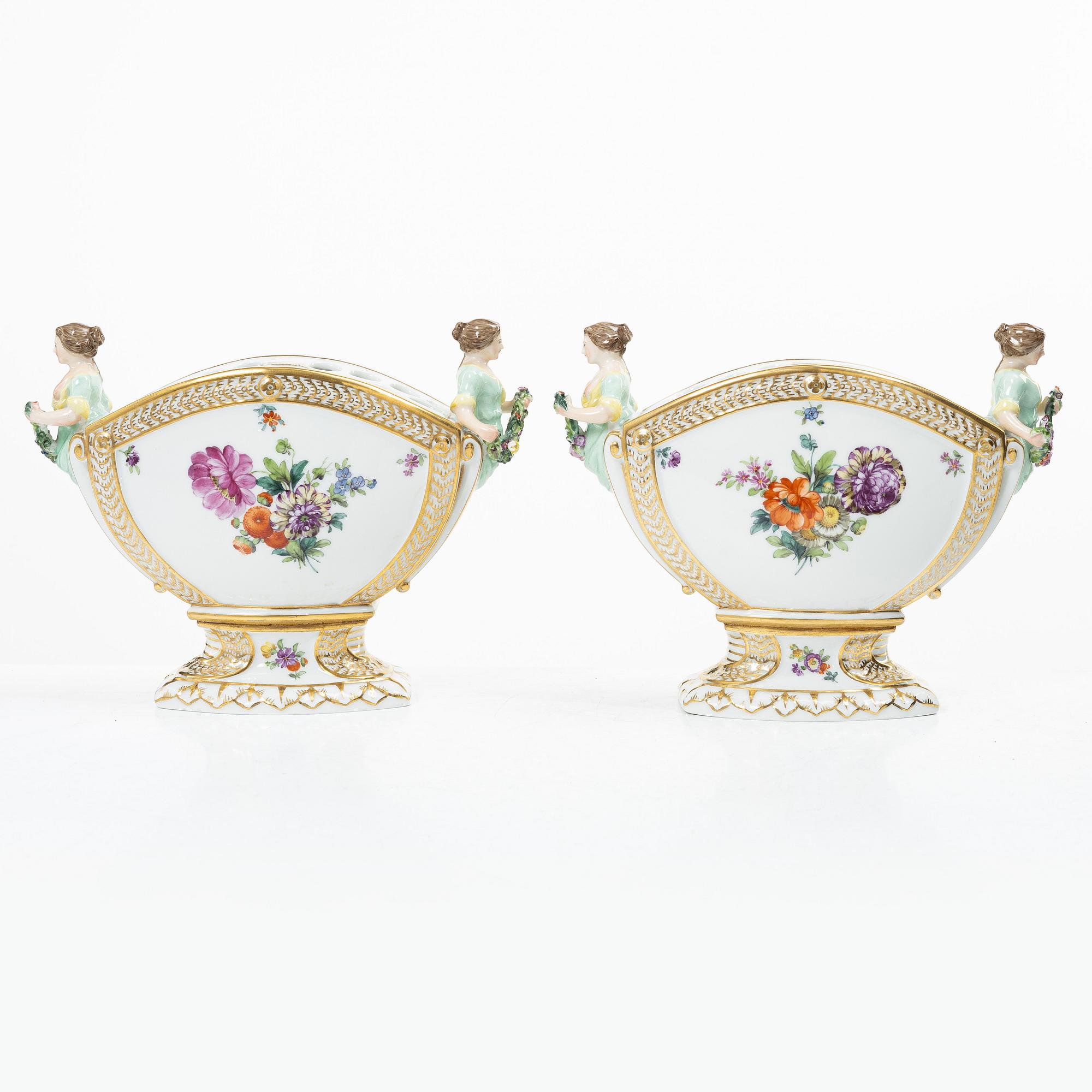 Royal Copenhagen, tulpanvaser, ett par, "Sachsisk Blomst", 1800-talets andra hälft. Danmark.