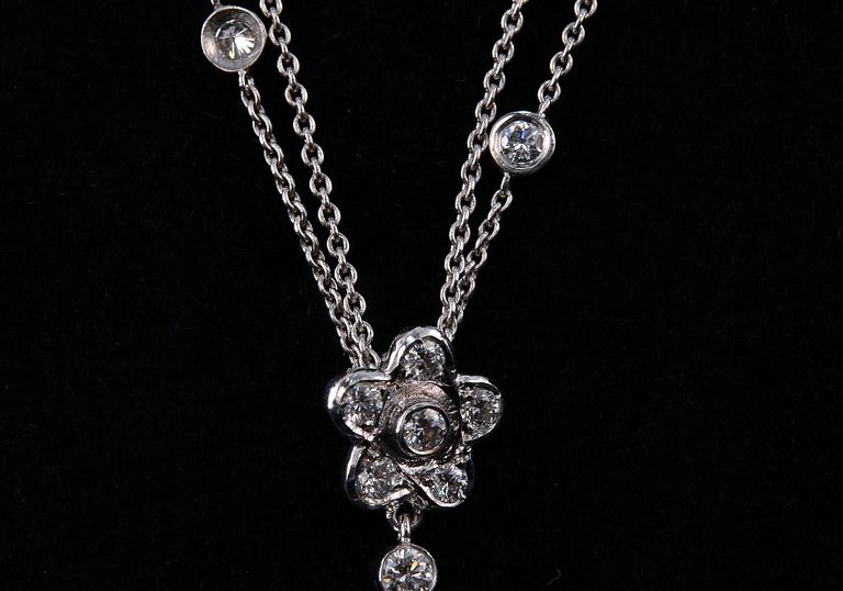 A NECKLACE, brilliant- and drop cut diamonds c. 2.56 ct. 18K white gold, weight 11 g.