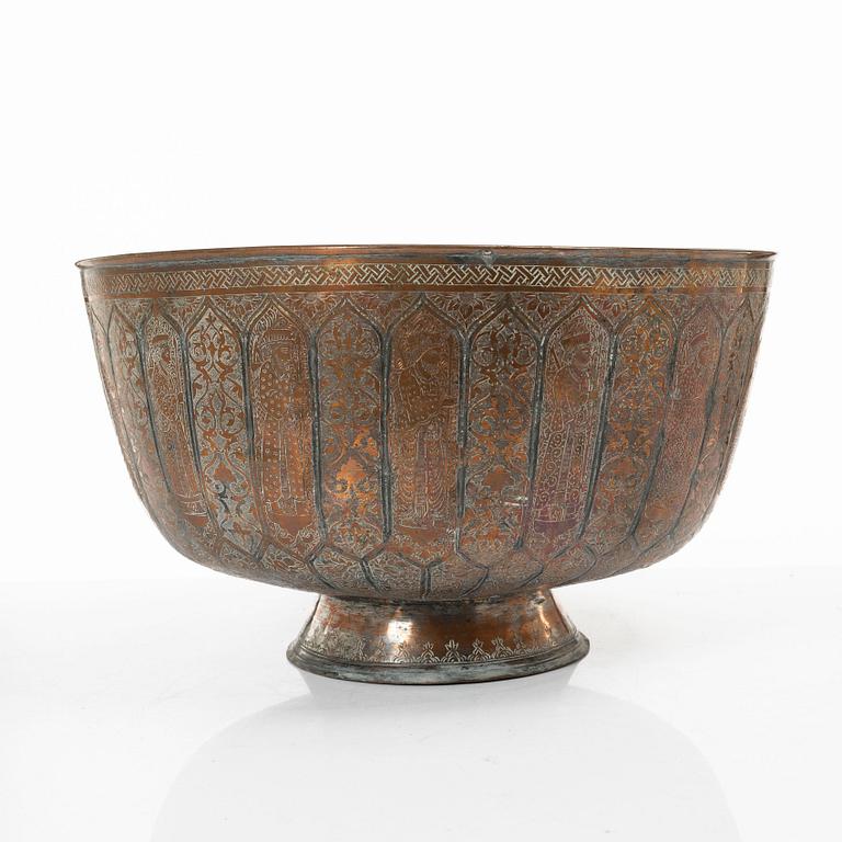 A large Persian copper bowl, late Qajar dynasty / early 1900s.