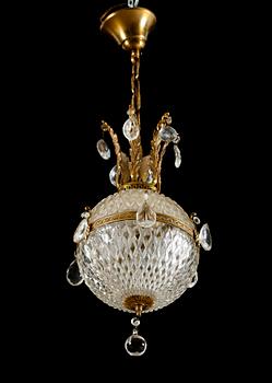 TAKLAMPA, empirestil, 1900-talets första hälft. Höjd ca 45 cm.