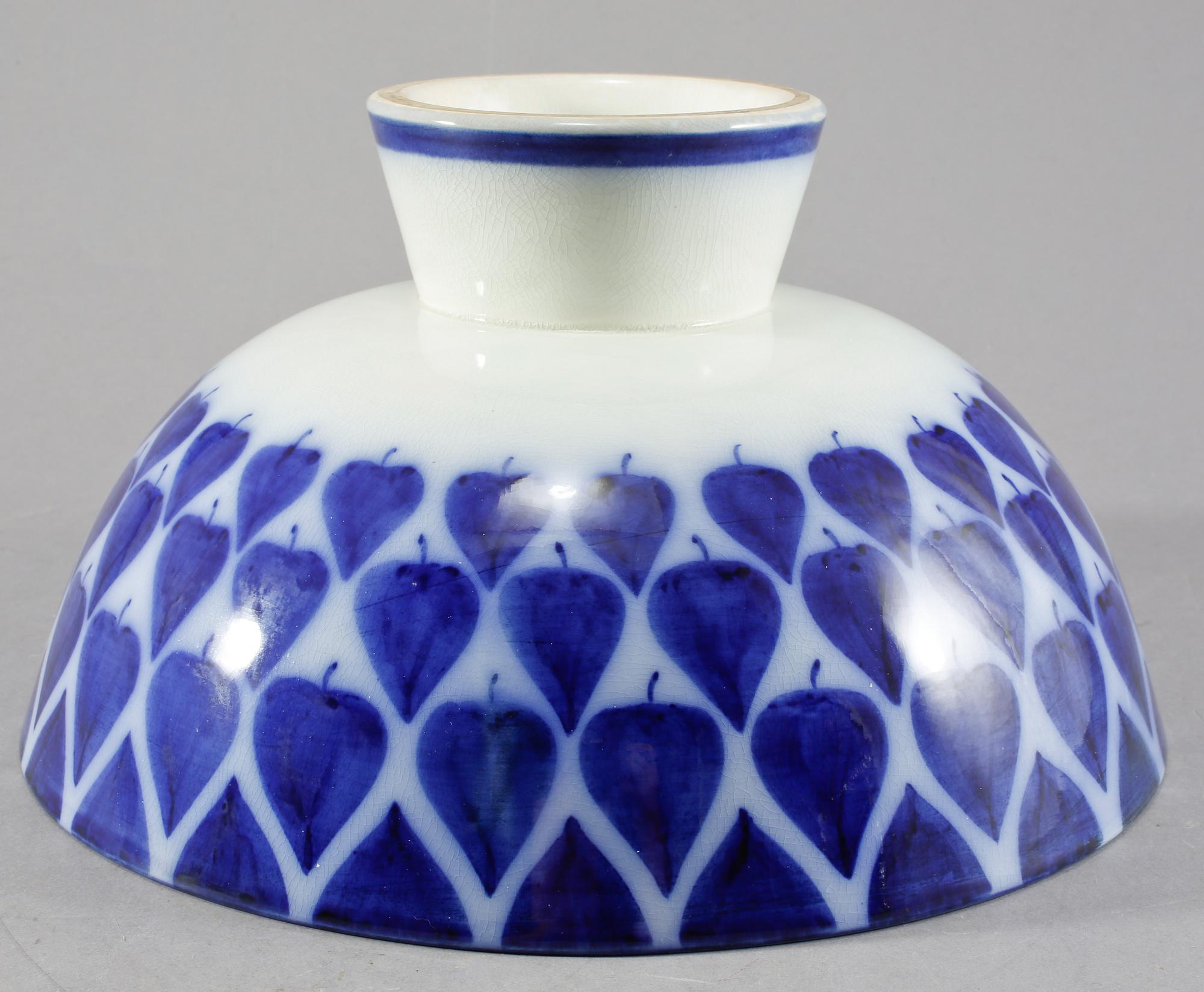 SKÅL PÅ FOT, flintgods, "Gripsholms", Arthur Percy, Gefle, 1900-tal.