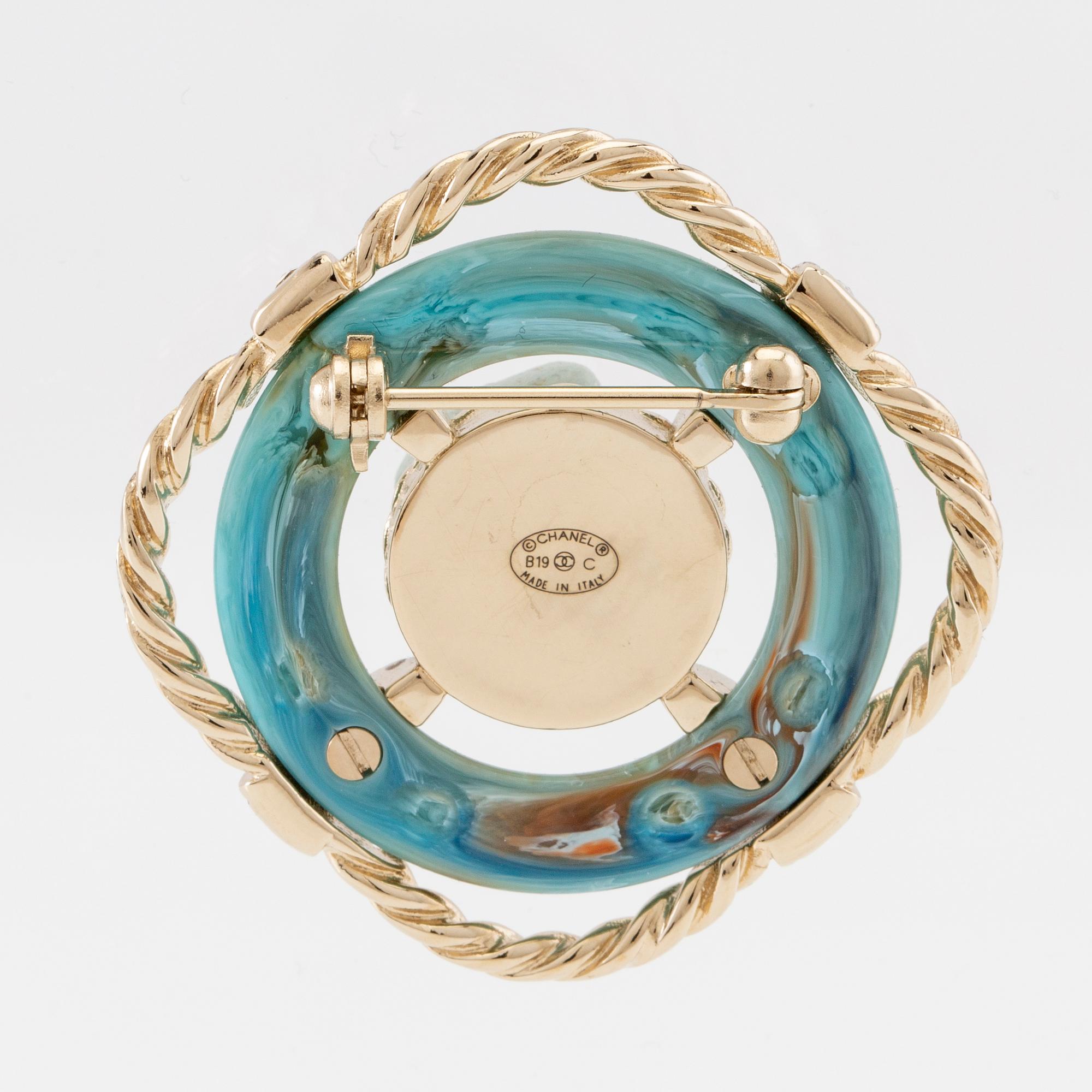 Chanel,.
