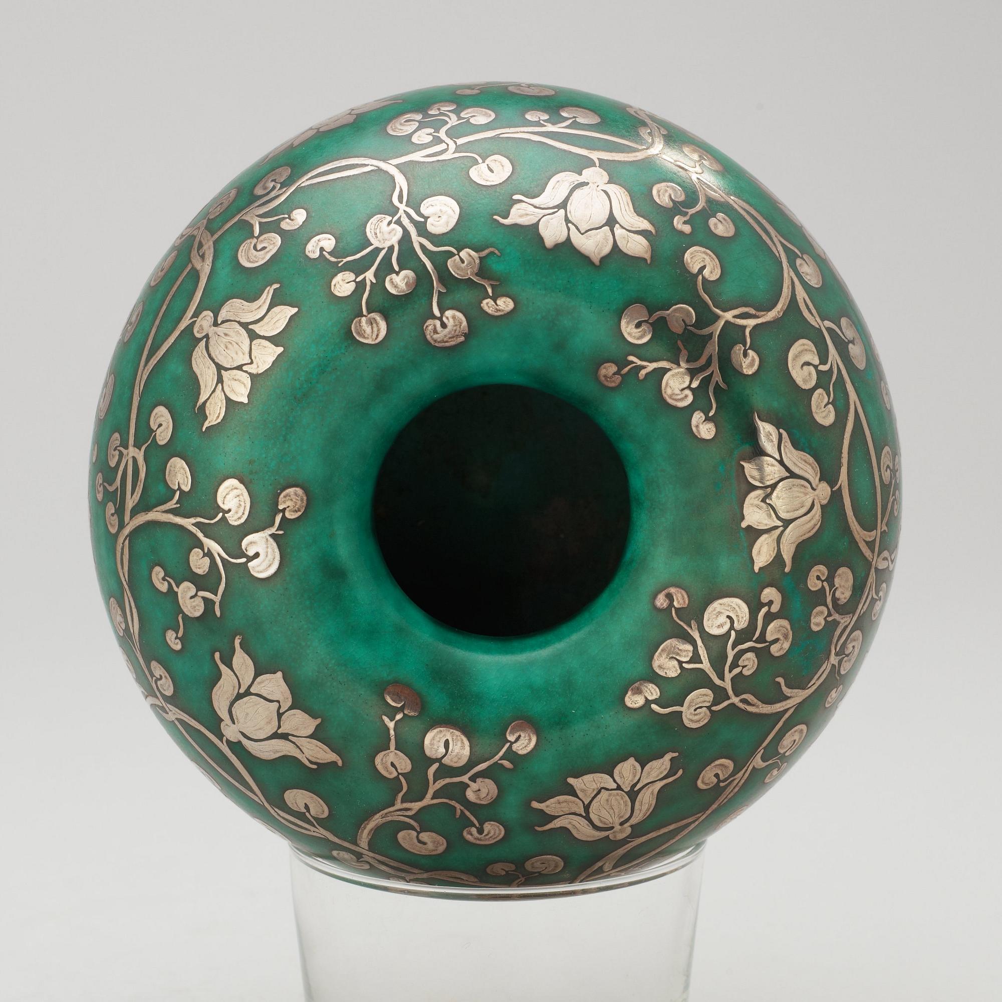 A Wilhelm Kåge Argenta stoneware jar, Gustavsberg 1934.