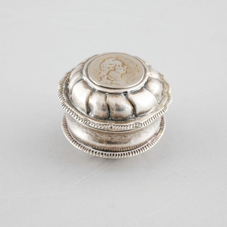 A Swedish 18th century parcel-gilt snuff-box, mark of  Anders Schotte, Uddevalla 1791.