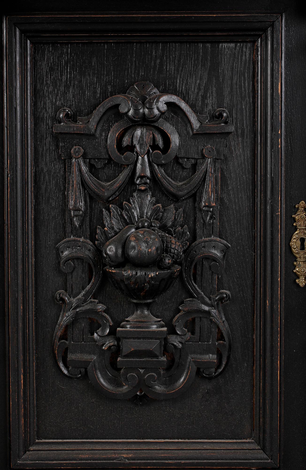 SKÄNK / SIDEBOARD, nyrenässans, 1800-talets slut.