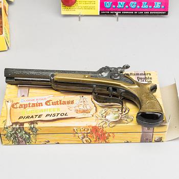 A SET OF 3 TOY GUNS. SECOND HALF OF 20TH CENTURY.