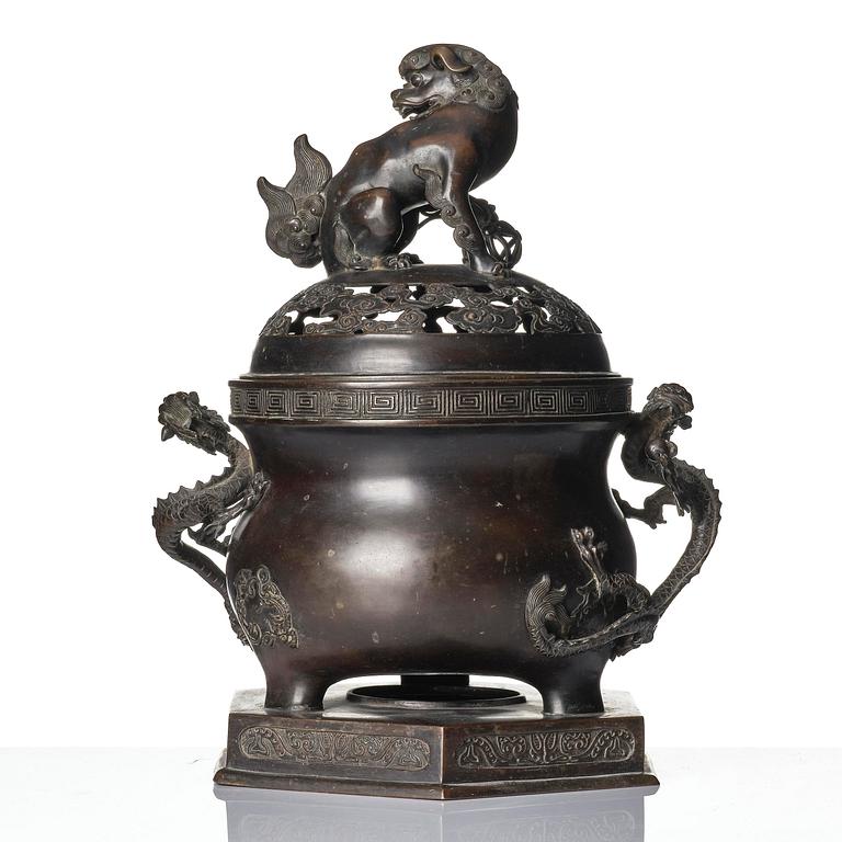 A large bronze censer with cover, Qing dynasty, 19th century.
