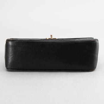 CHANEL, "Diana", axelbandsväska, år 1996-1997.