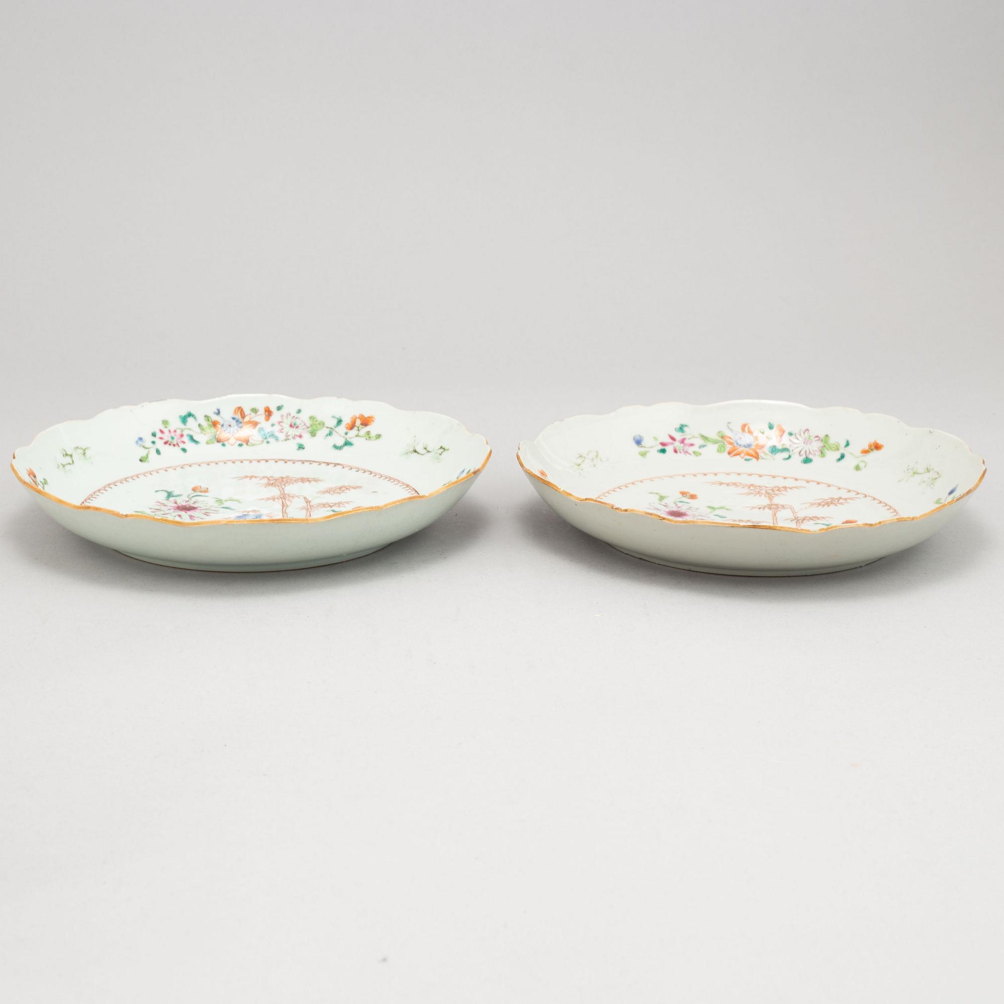A pair of Chinese famille rose porcelain dishes, Qing dynasty, Qianlong (1736-1795).