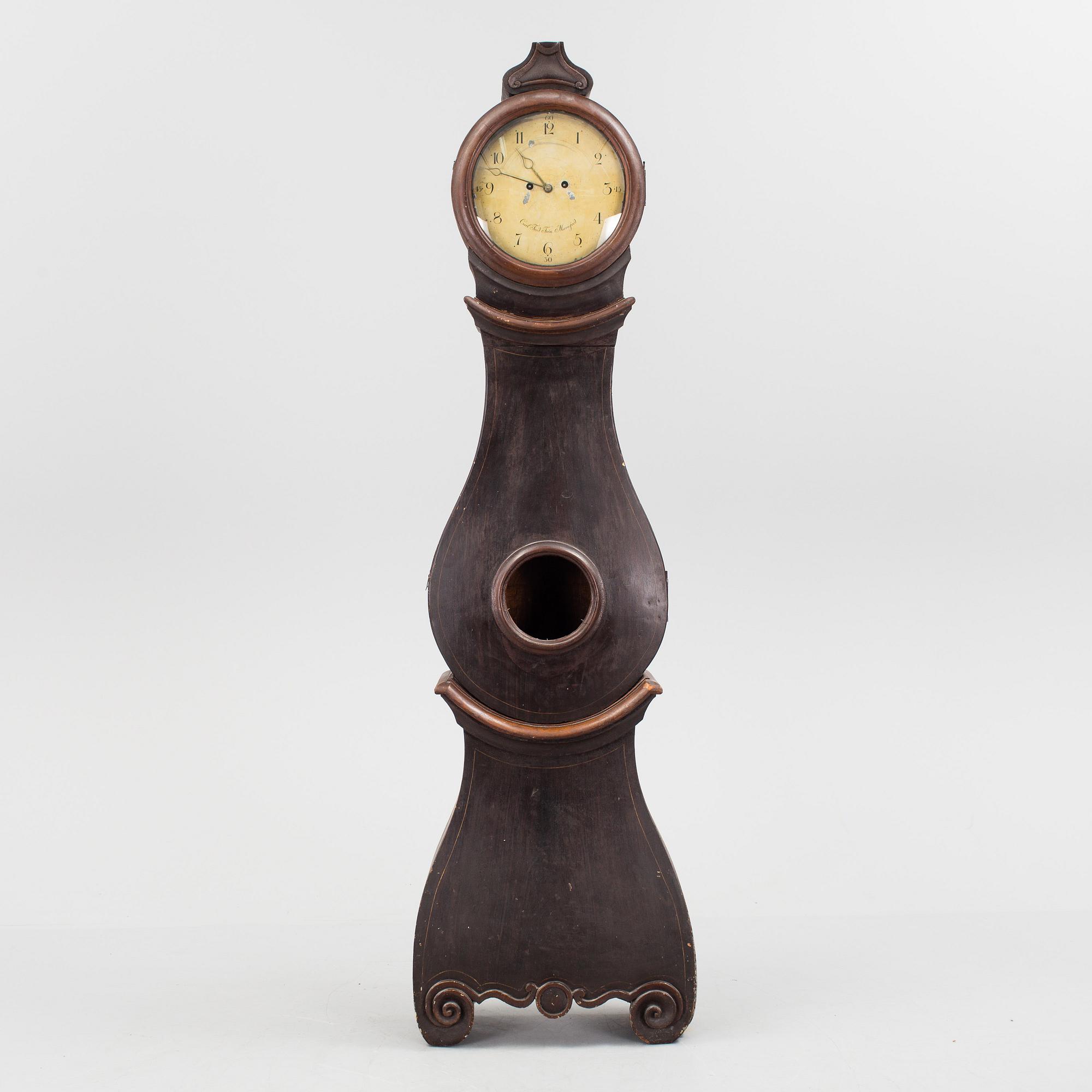 A LATE 18TH CENTURY LONG CASE CLOCK BY CARL FREDRIK FRÉN.