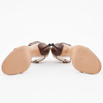 GUCCI, a pair of beige leather sandals.