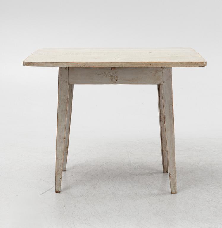 A drop-leaf table, 19th century.