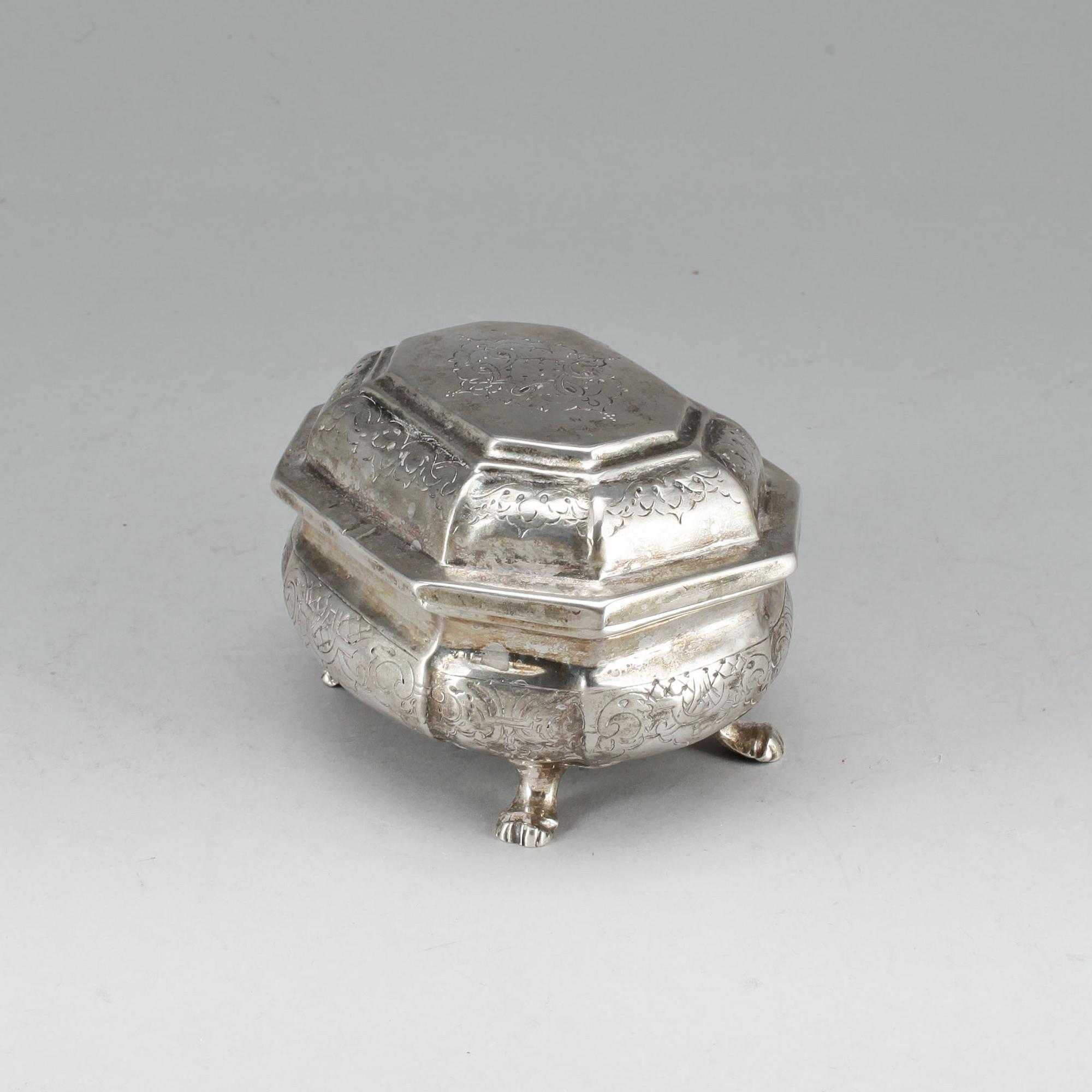 SOCKERSKRIN, silver, oidentifierad mästare, Moskva, 1744. Vikt 196 gram.