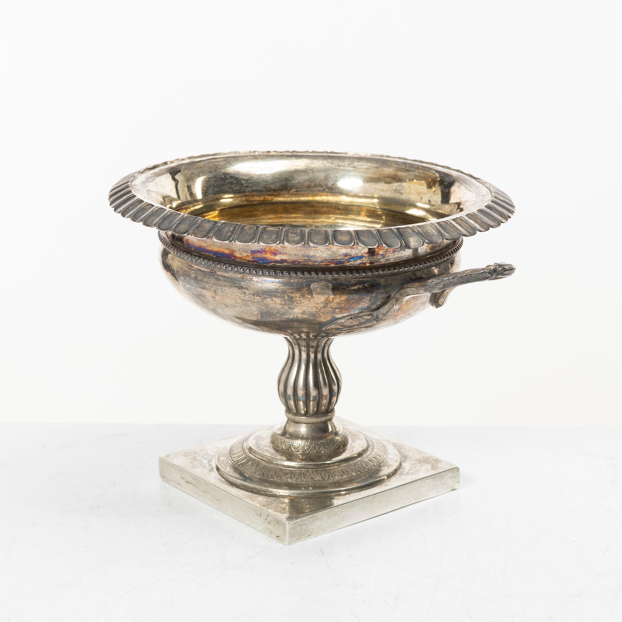 Skål på fot, silver, empire, 1800-talets första hälft, troligen Tyskland.