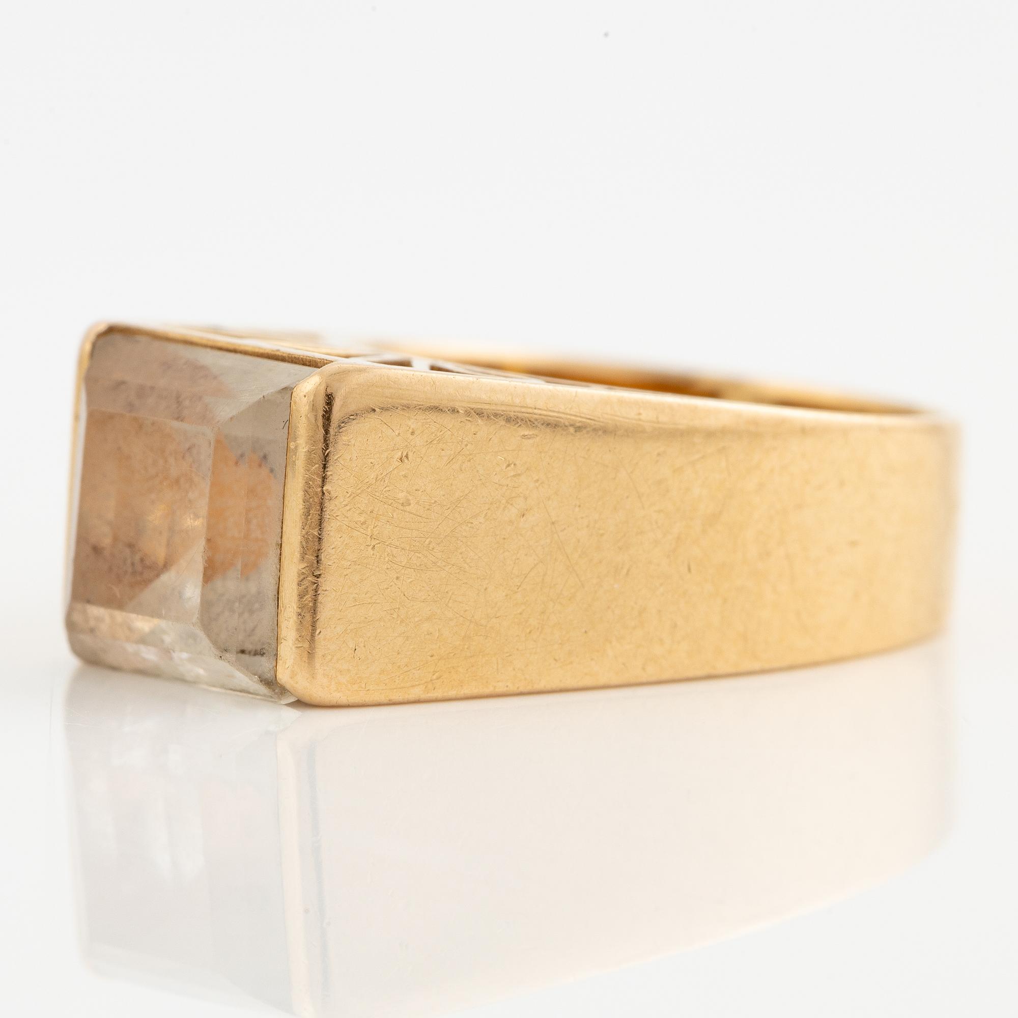 Ring, 18K gold with rock crystal.