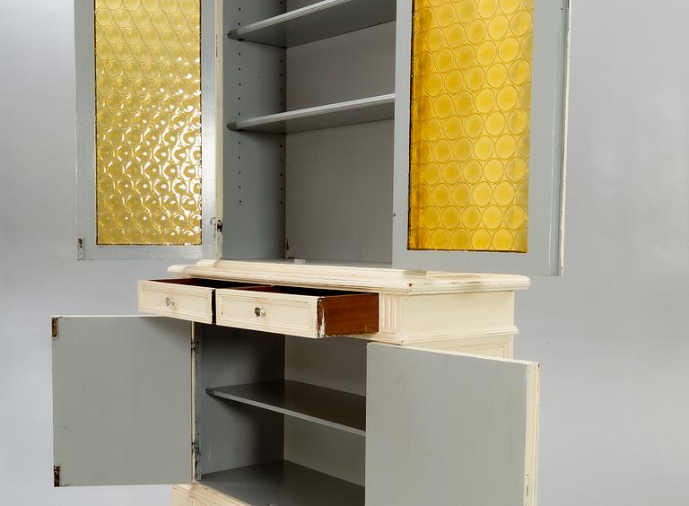 Vitrinskåp modern tillverkning.