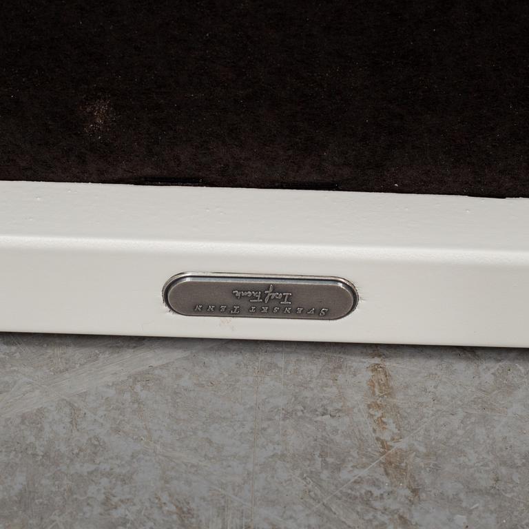 JOSEF FRANK, a pair of 'model 2025' chairs, from Firma Svenskt Tenn.