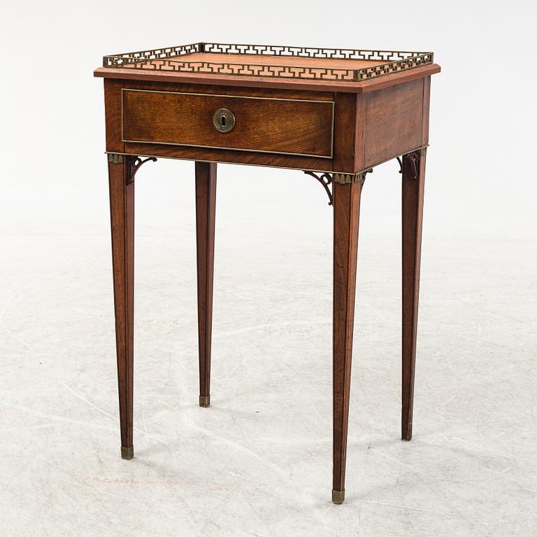 Damarbetsbord, sengustavianskt, omkring år 1800.