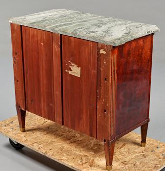 BYRÅ, gustaviansk stil, 1900-talets första del.