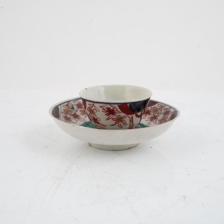 A porcelain cup with saucer, Japan, Edo, 18th/19th century.