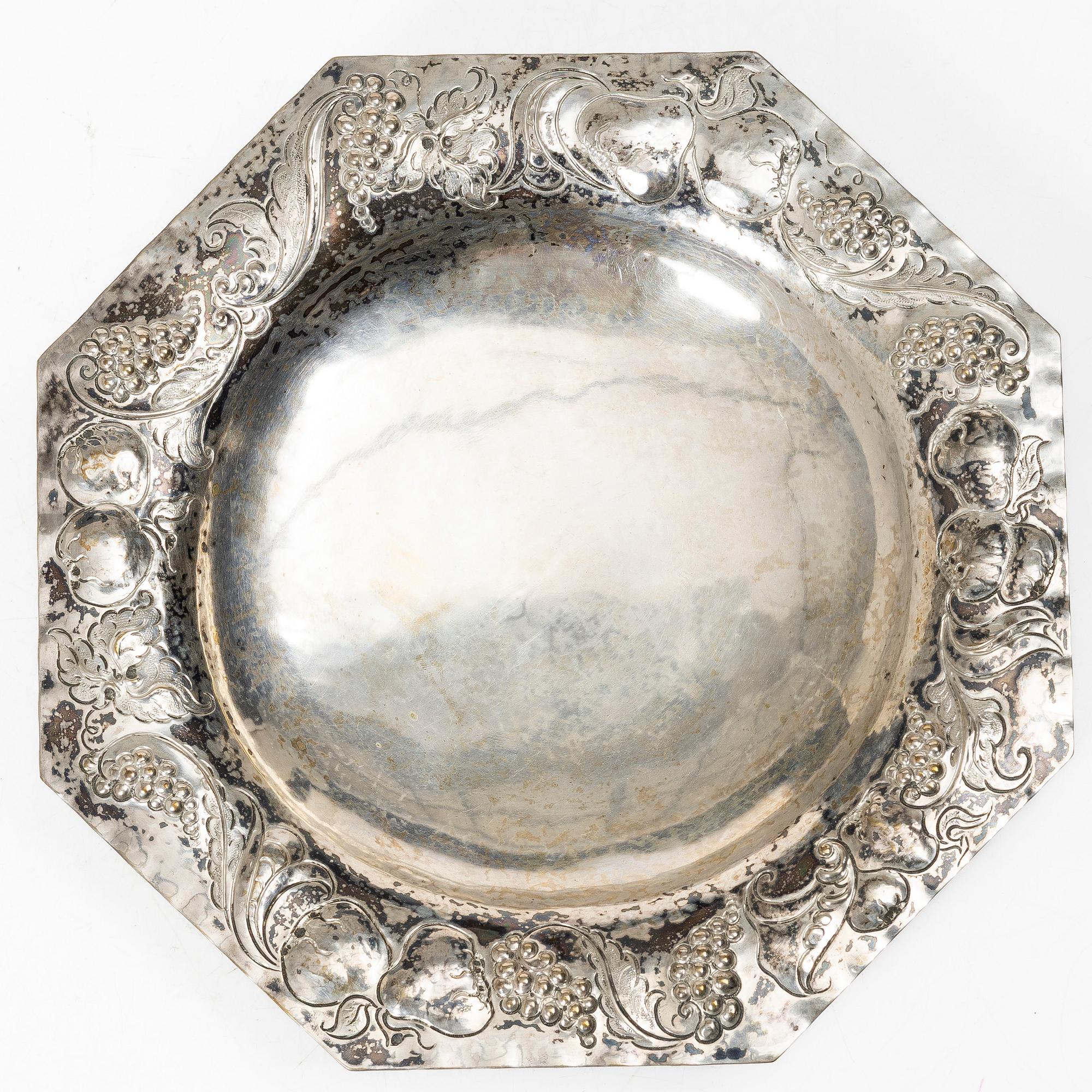 A Swedish silver dish, mark of JE Skreij, Falun 1929.