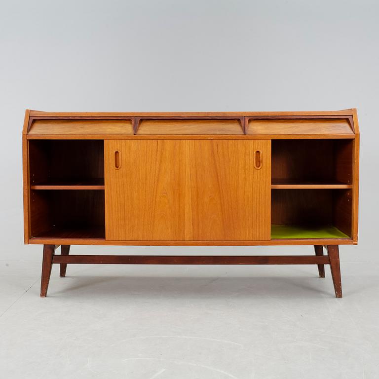 SIDEBOARD, Björsta Snickerifabrik AB, omkring 1900-talets mitt.