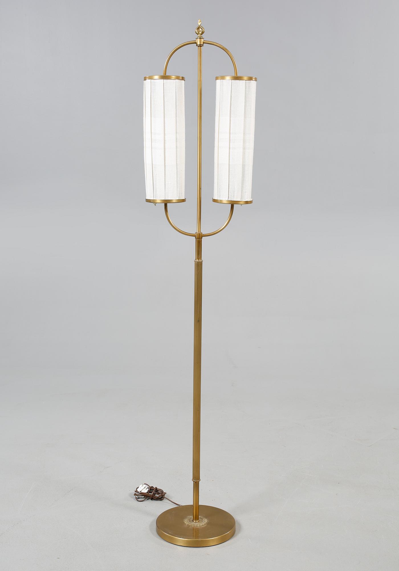 GOLVLAMPA, omkring 1900-talets mitt.