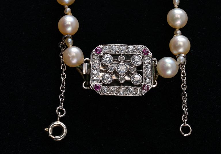A NECKLACE, cultivated sea water pearls 2-8 mm. Old cut diamonds c. 0.60 ct. rubies. Clasp 18K gold.