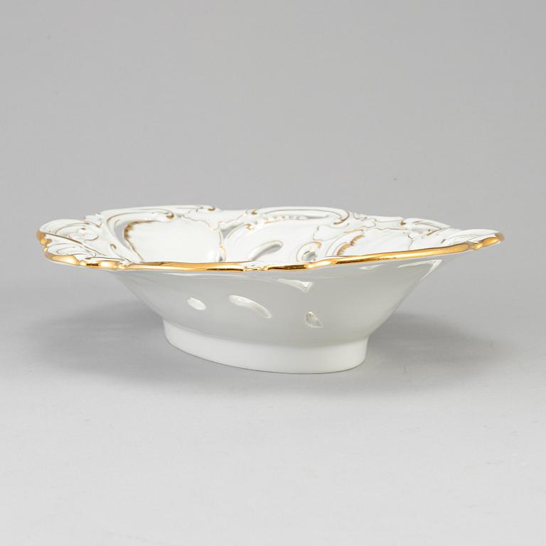 A Meissen porcelain serving dish, 20th century.