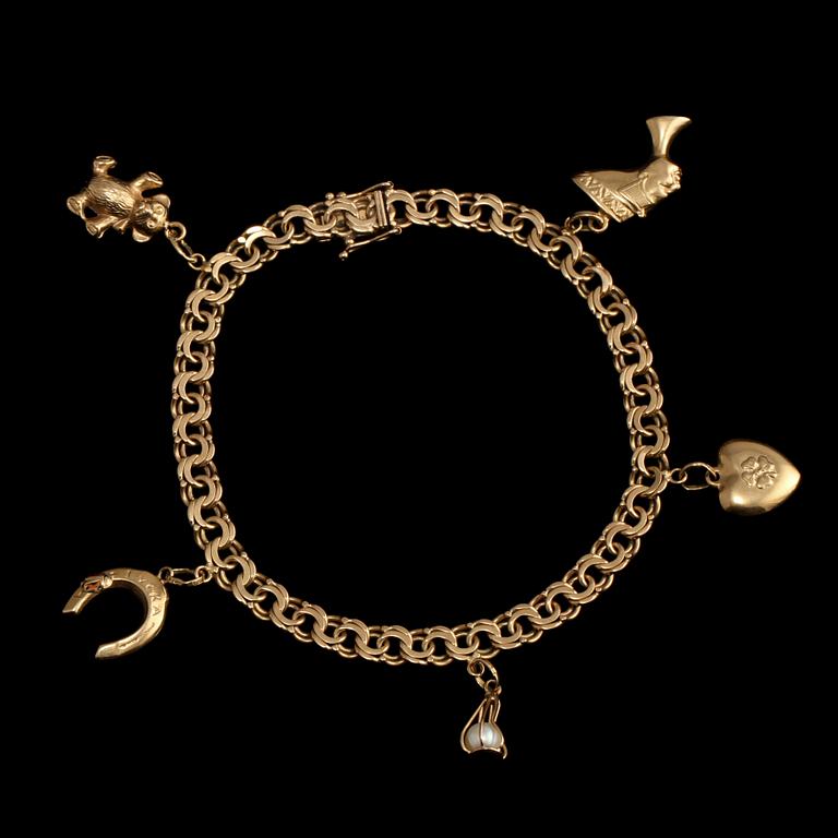 ARMBAND, 18 k guld med 5 berlocker, Curt Hallberg, Köping, 1962. Vikt 16 g.