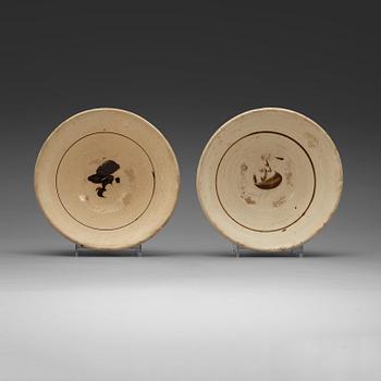 127. A set of two Cizhou ware bowls, Jin dynasty (1115-1234).