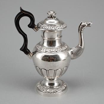 KAFFEKANNA, silver, Anders Lundqvist, Stockholm 1843. Vikt ca 768 gram.