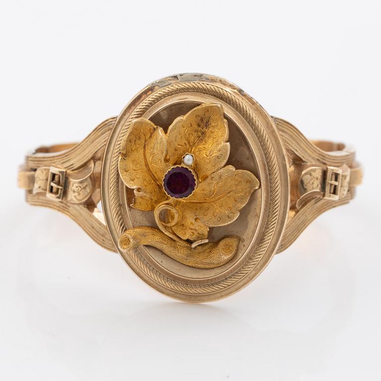 Bracelet, 14K gold with purple glass stone and seed pearl, 19th century,