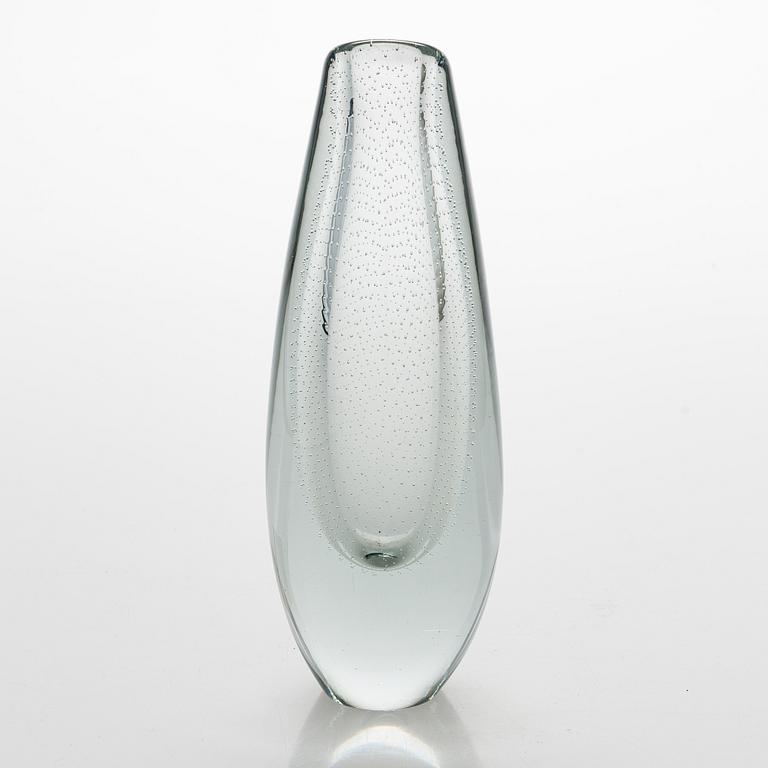 Gunnel Nyman, a vase signed G. Nyman Nuutajärvi Notsjö, unclear date.