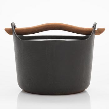 Timo Sarpaneva, a pot with a lid manufactured by W. Rosenlew & Co, Ltd. Designed in 1960.