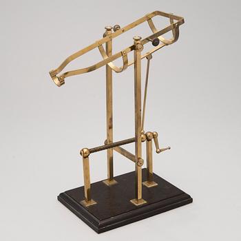 Mechanical wine decanting cradle, 20th century.