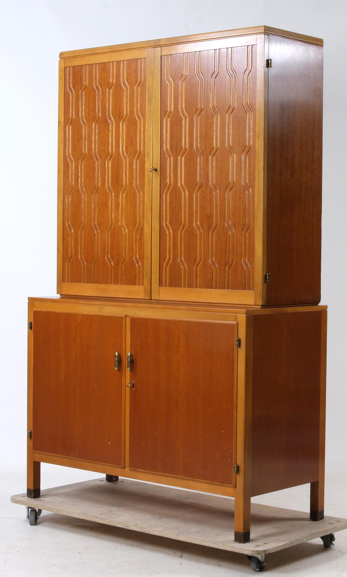 SKÅP, "589-029", David Rosén för Nordiska Kompaniets "FUTURA"-serie, Nyköping, brickmärkt.